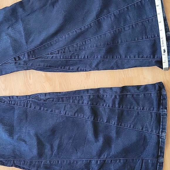 02 Denim. Size 27. Dark wash flare - Picture 4 of 6